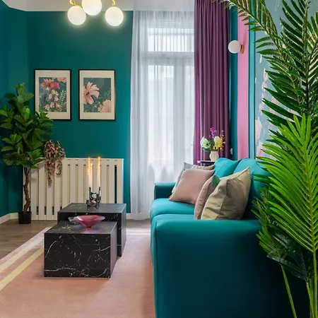 Holt - Flowers In Wonderland