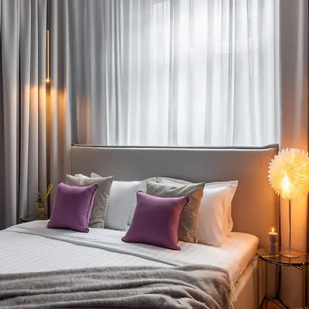 Holt - Flowers In Wonderland Бухарест