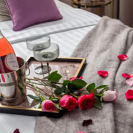 Holt - Flowers In Wonderland *