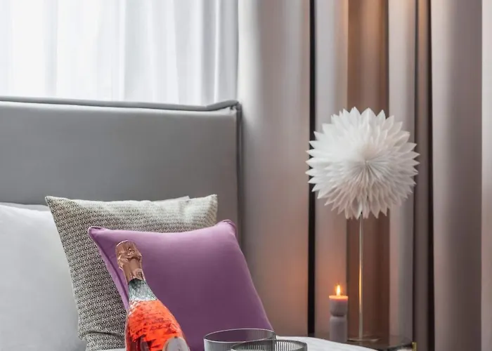 Appartement Holt - Flowers In Wonderland Boekarest