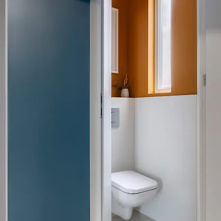 Holt - Flowers In Wonderland *