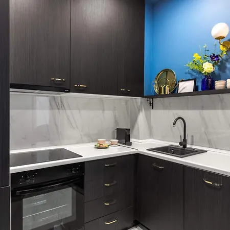 Holt - Flowers In Wonderland Bucarest