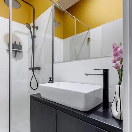 Holt - Flowers In Wonderland * Bucarest