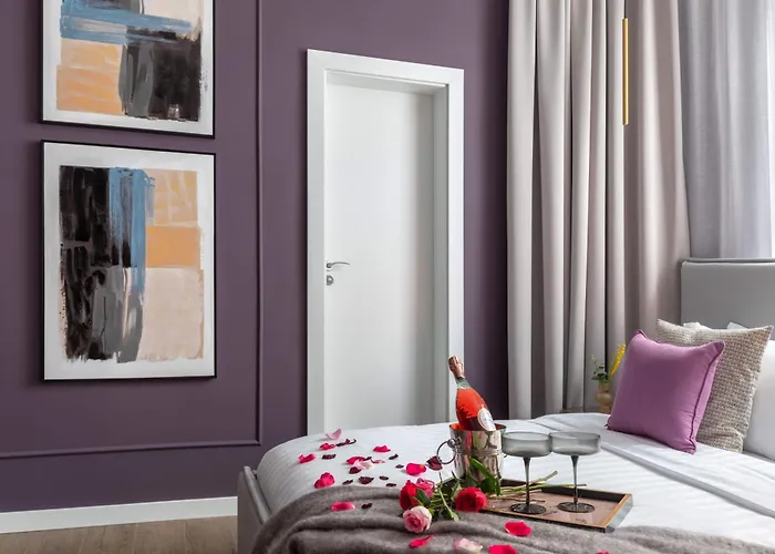 Holt - Flowers In Wonderland Apartment *