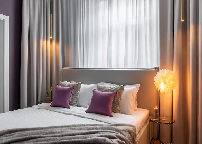 Holt - Flowers In Wonderland Bucharest