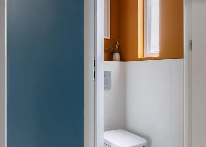 Holt - Flowers In Wonderland *