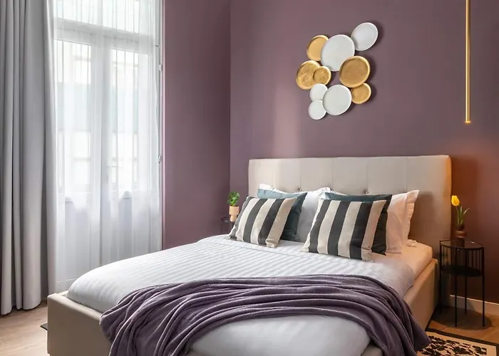 Holt - Flowers In Wonderland Apartment *