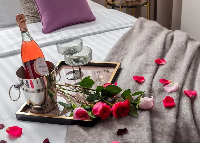 Holt - Flowers In Wonderland *