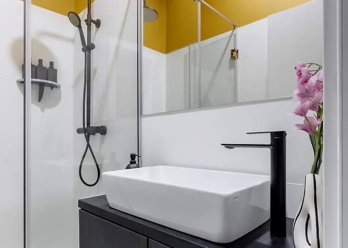 Holt - Flowers In Wonderland * Bucharest