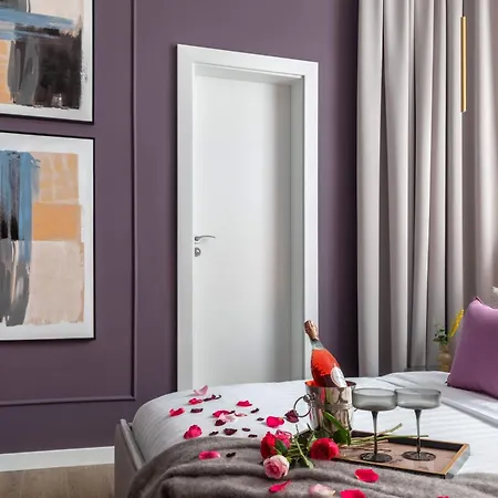 Holt - Flowers In Wonderland Apartment *