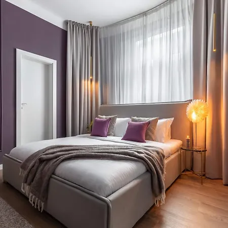 Apartman Holt - Flowers In Wonderland Bukarest