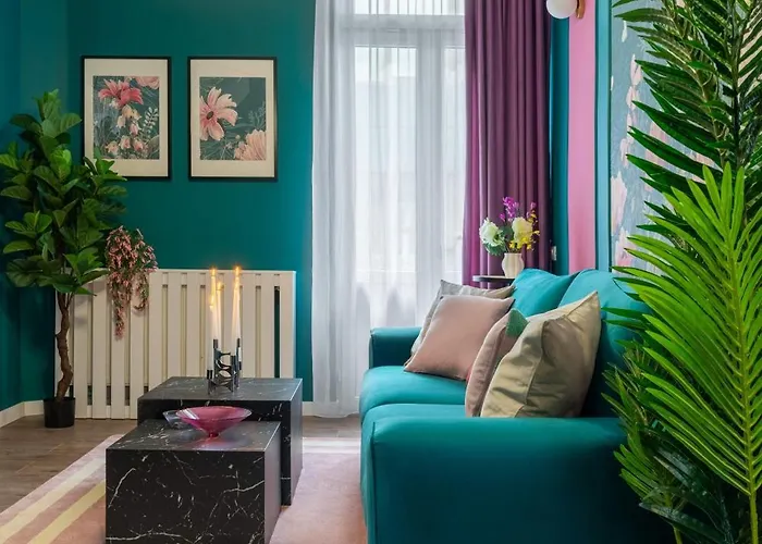 Holt - Flowers In Wonderland