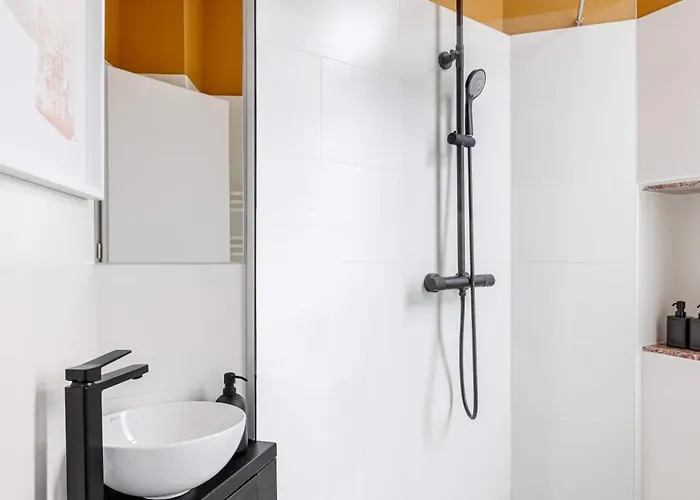 Holt - Flowers In Wonderland Apartman Bukarest